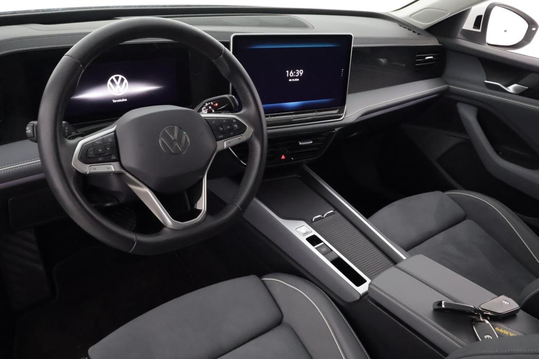 VOLKSWAGEN PASSAT 2024