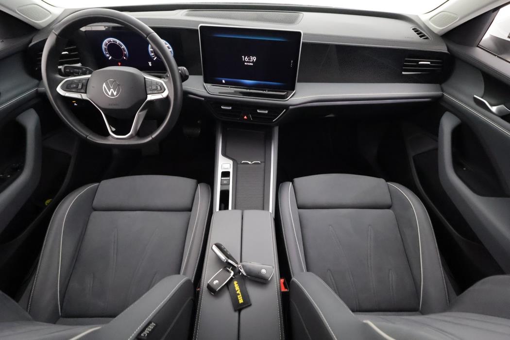 VOLKSWAGEN PASSAT 2024