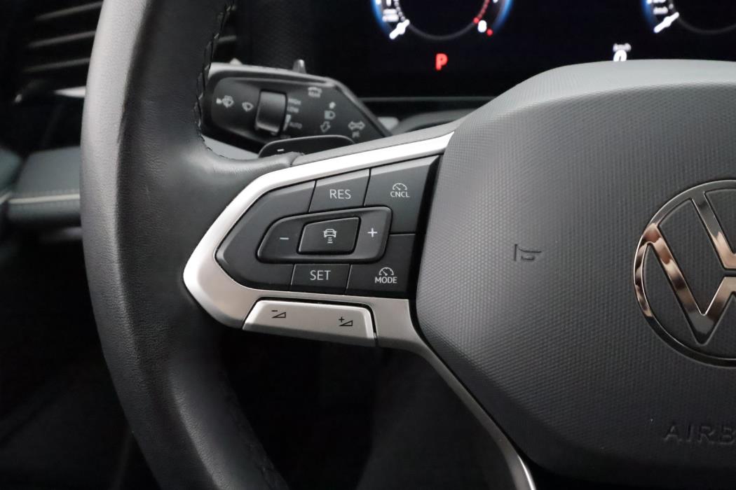 VOLKSWAGEN PASSAT 2024
