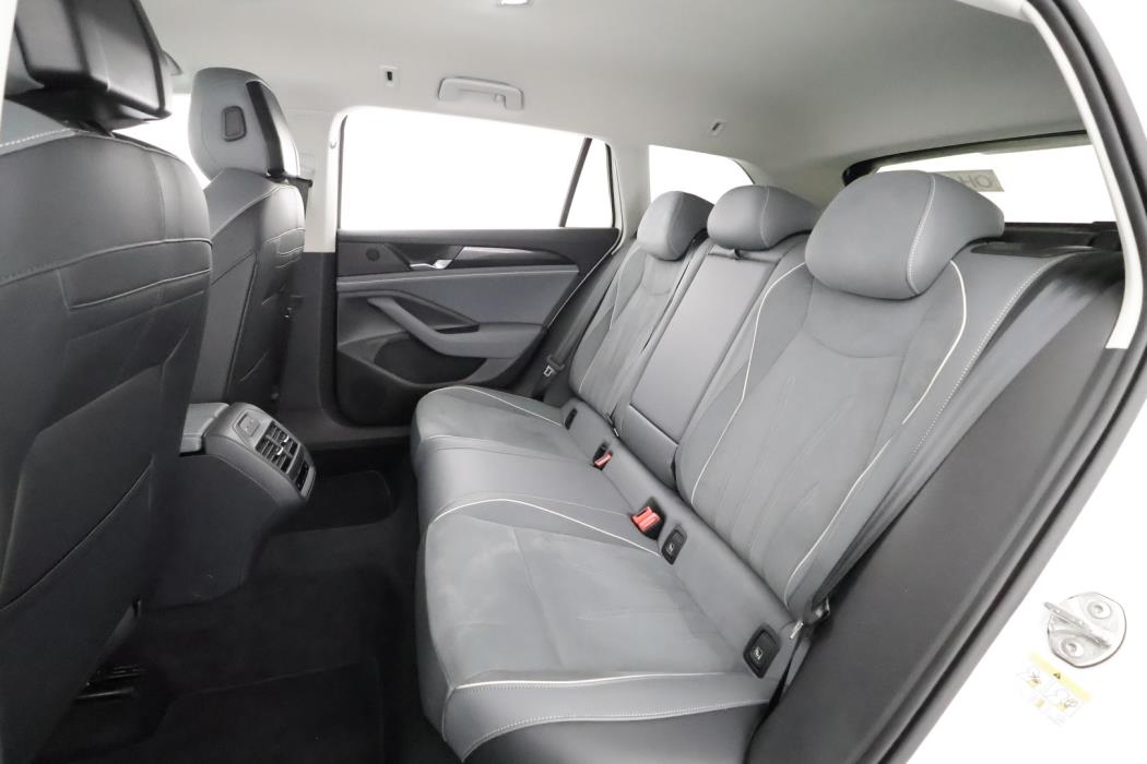 VOLKSWAGEN PASSAT 2024