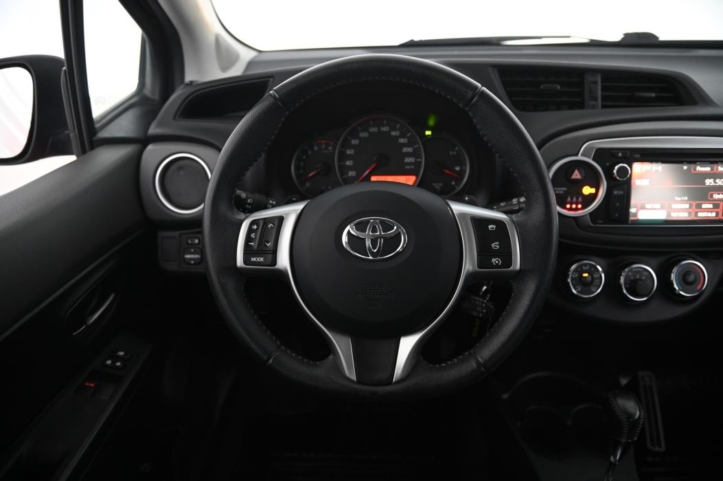 TOYOTA Yaris 2014