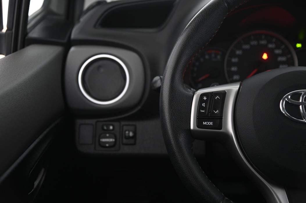 TOYOTA Yaris 2014