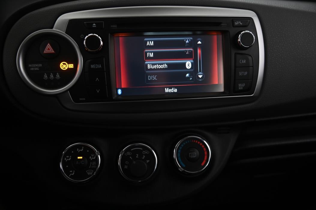 TOYOTA Yaris 2014