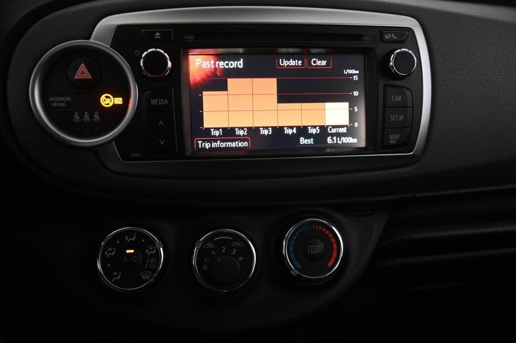 TOYOTA Yaris 2014