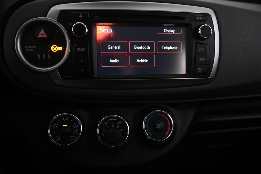 TOYOTA Yaris 2014
