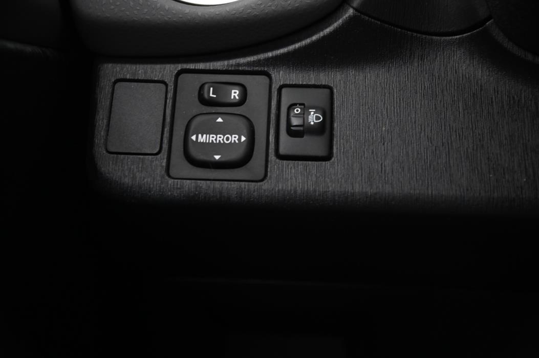 TOYOTA Yaris 2014