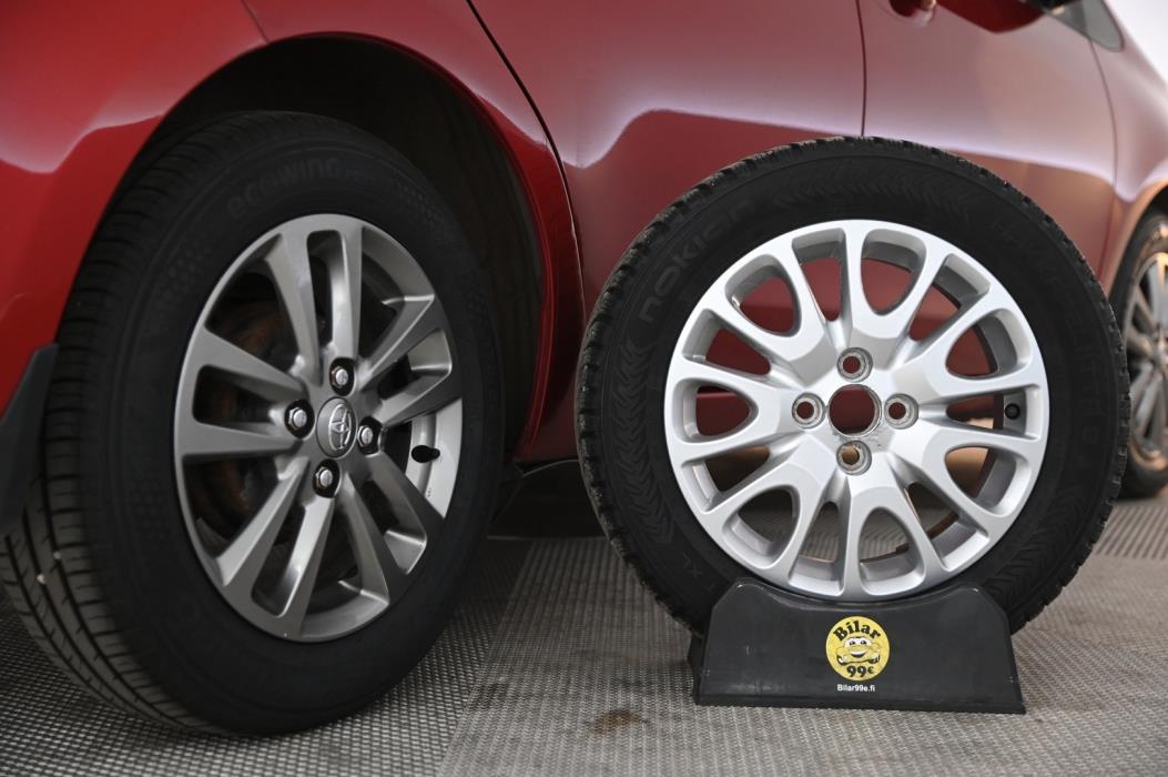 TOYOTA Yaris 2014