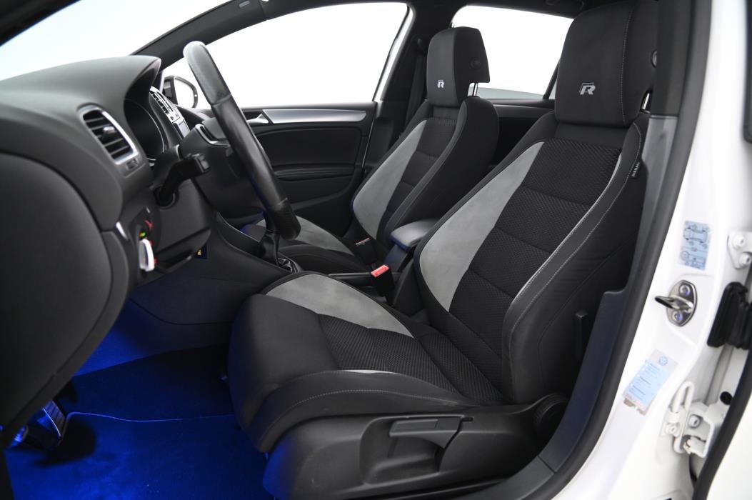 VOLKSWAGEN Golf 2012