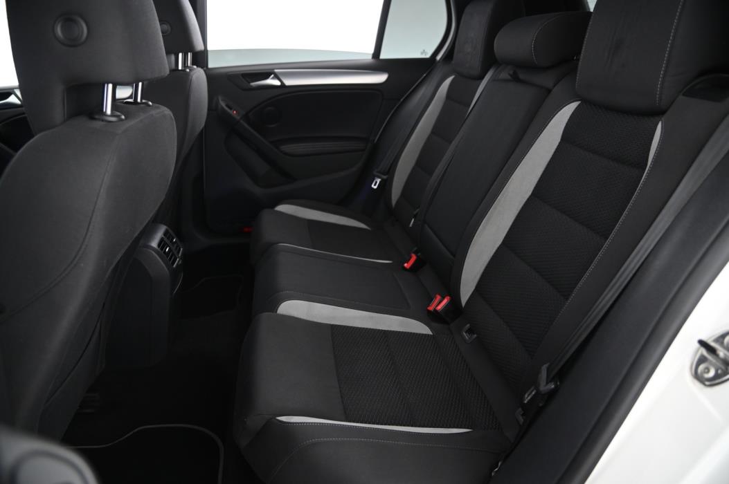 VOLKSWAGEN Golf 2012