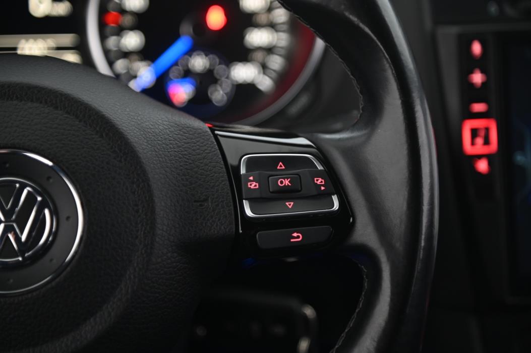 VOLKSWAGEN Golf 2012