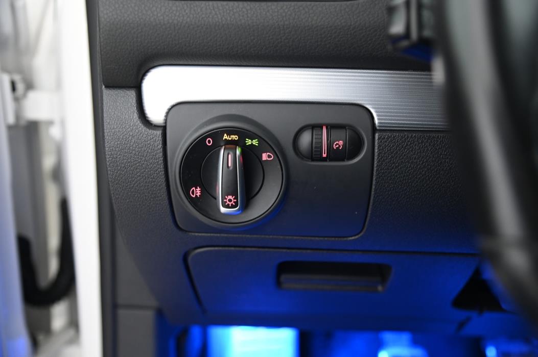 VOLKSWAGEN Golf 2012