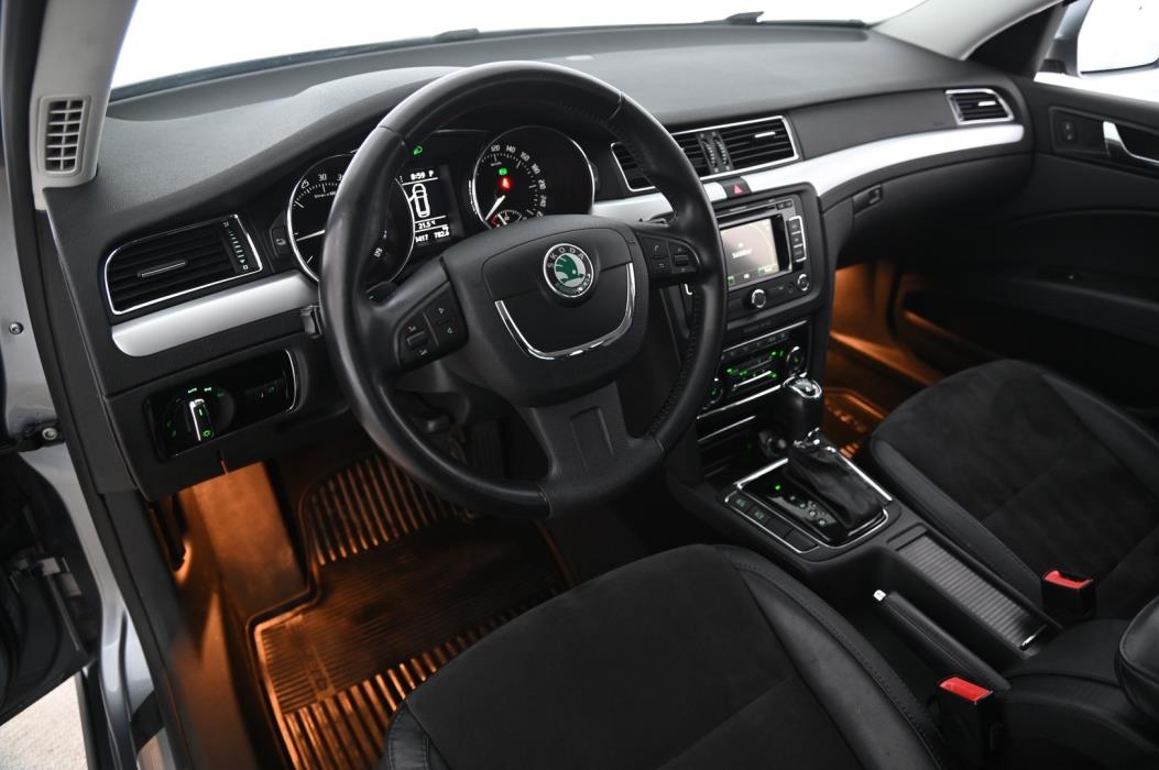 SKODA Superb 2013