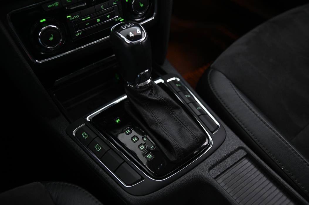 SKODA Superb 2013