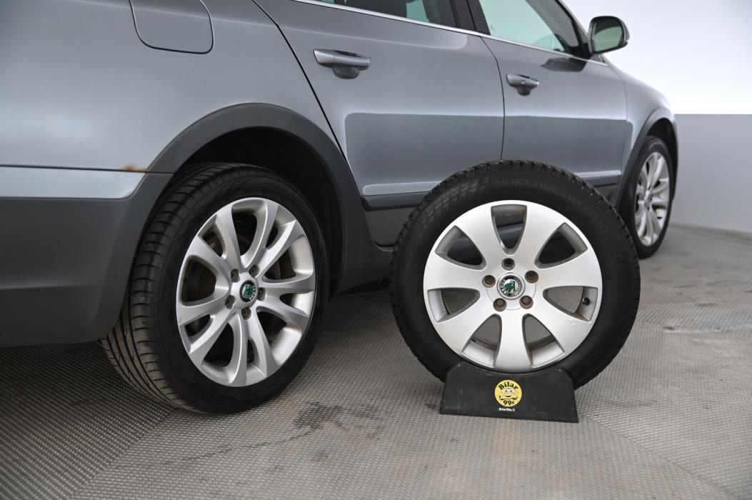 SKODA Superb 2013