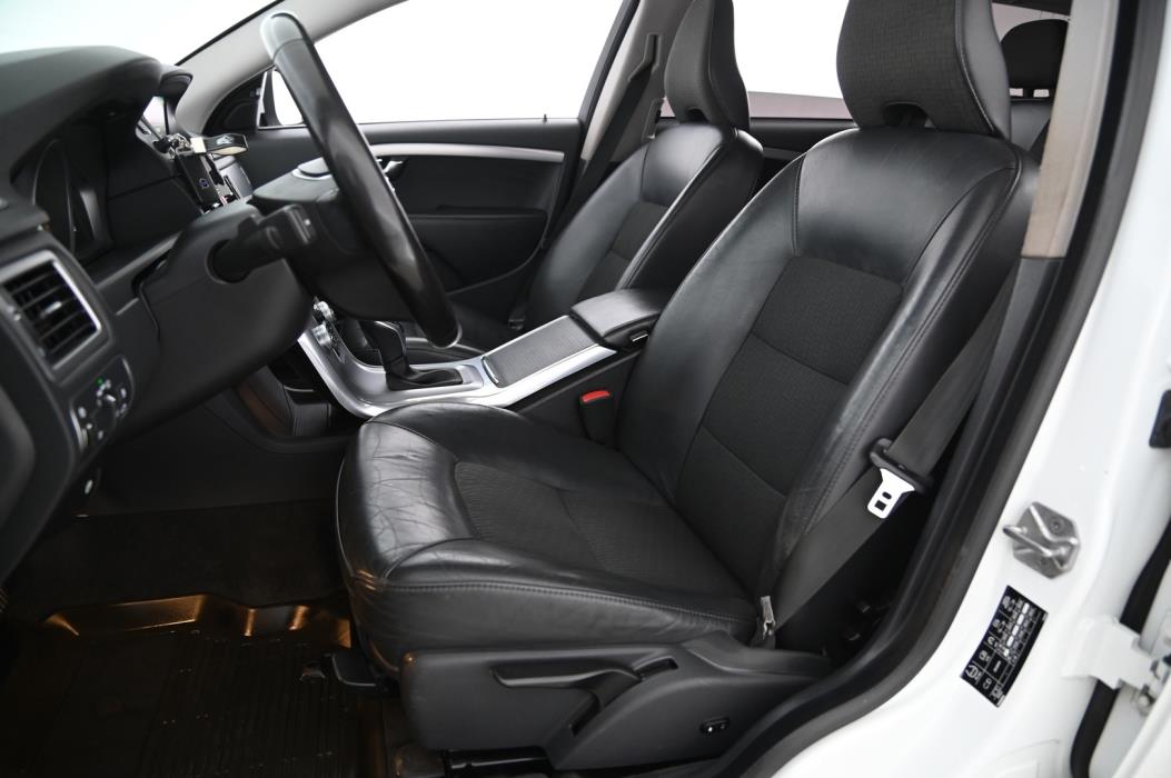VOLVO V70 2015
