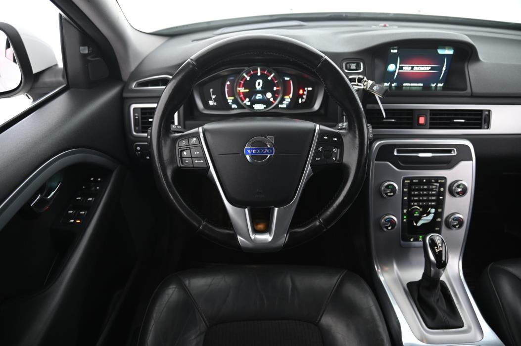 VOLVO V70 2015
