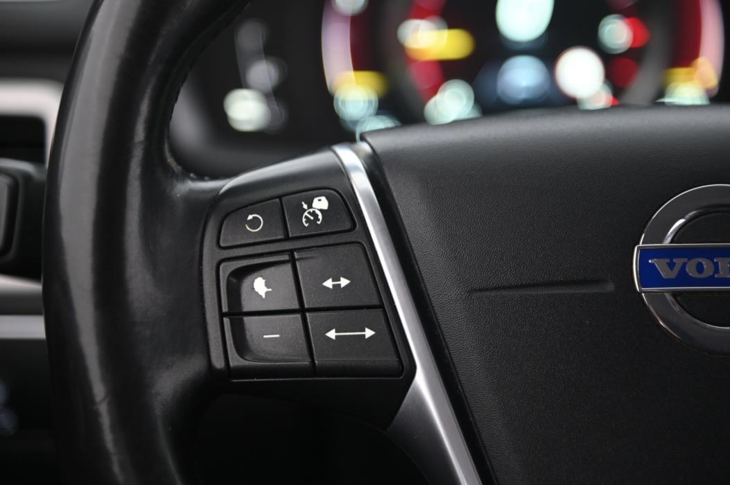VOLVO V70 2015