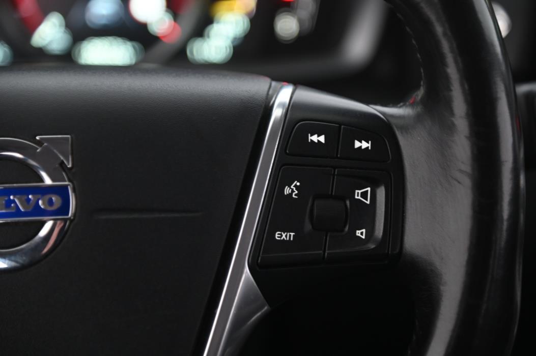 VOLVO V70 2015