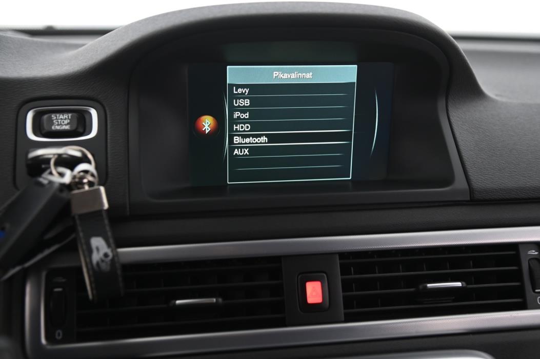 VOLVO V70 2015