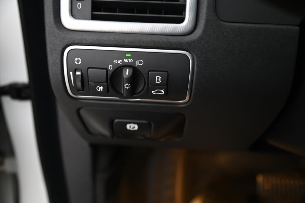 VOLVO V70 2015