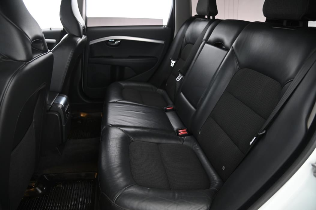 VOLVO V70 2015