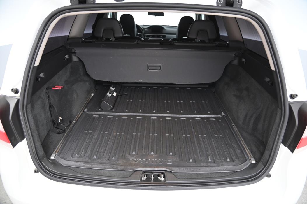 VOLVO V70 2015