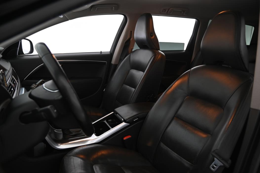 VOLVO V70 2016