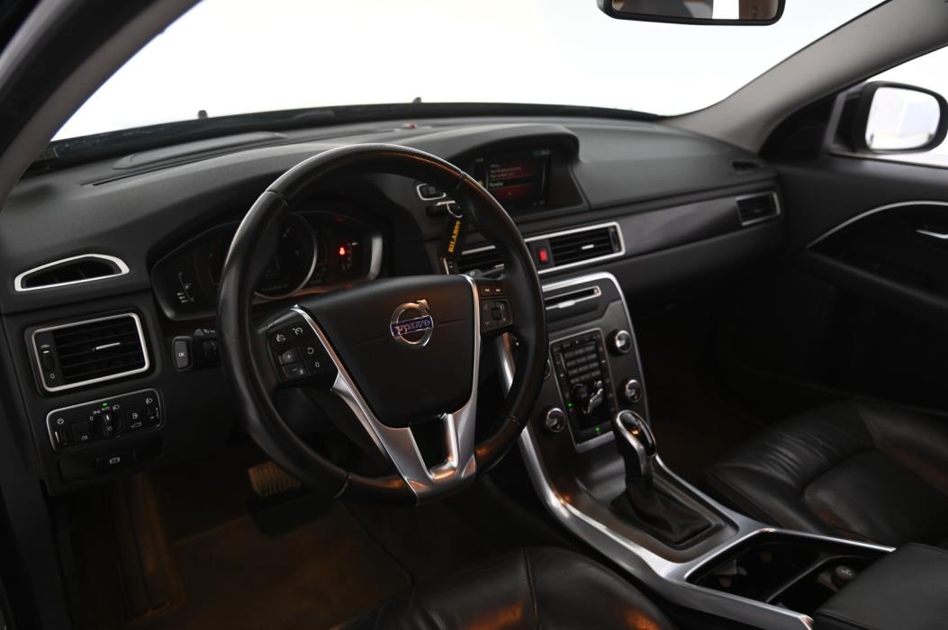 VOLVO V70 2016