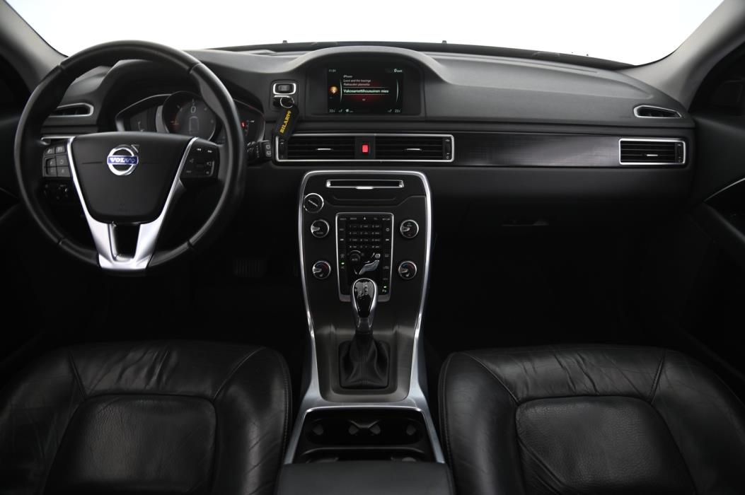 VOLVO V70 2016