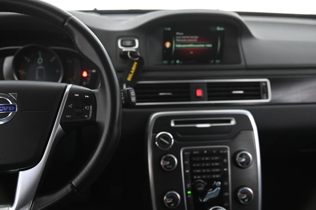 VOLVO V70 2016
