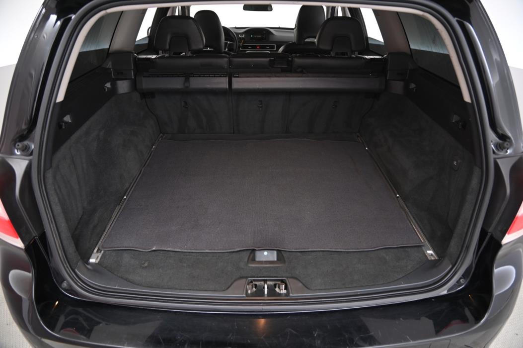 VOLVO V70 2016