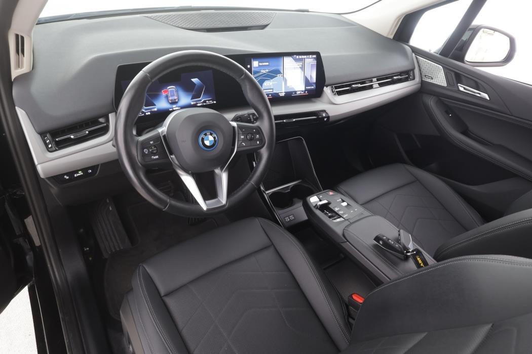 BMW 225 2023