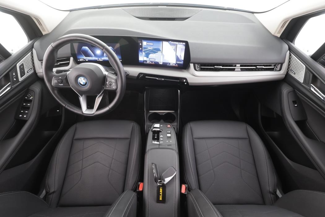 BMW 225 2023