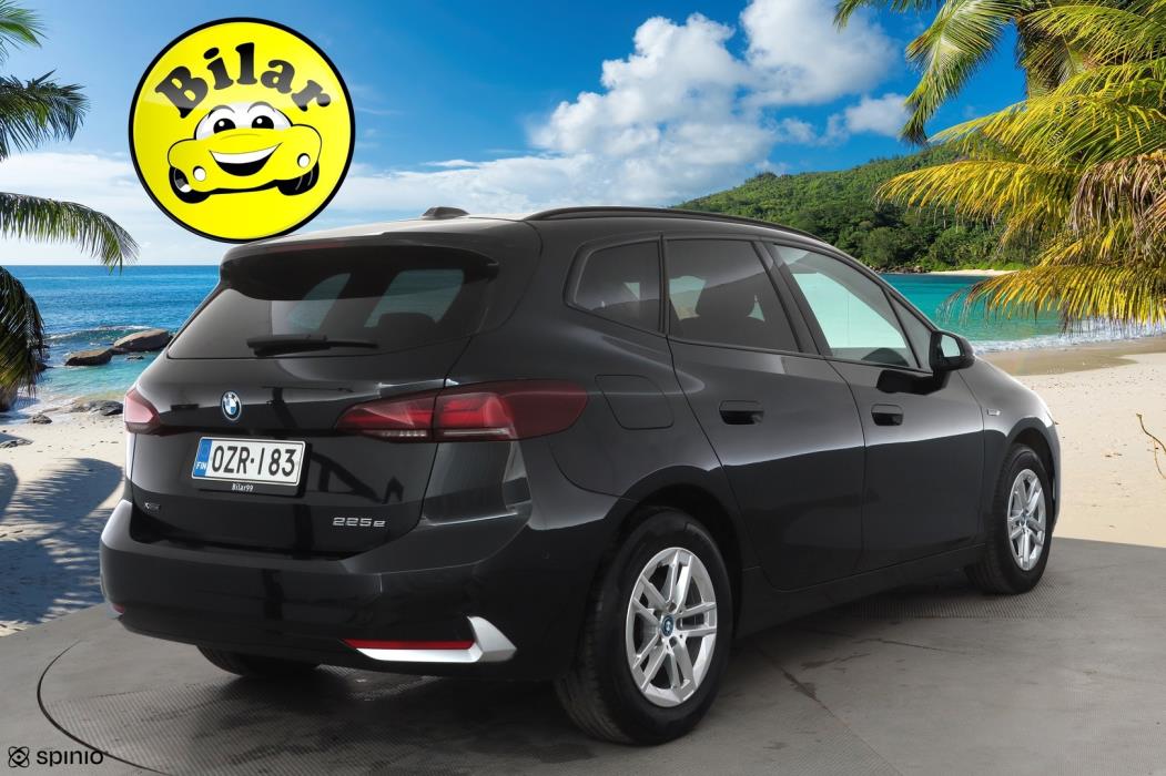 BMW 225 2023