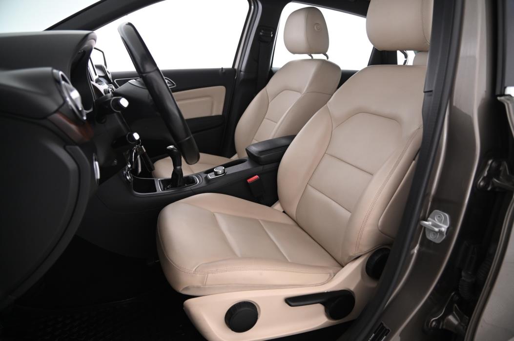 MERCEDES-BENZ B 2013