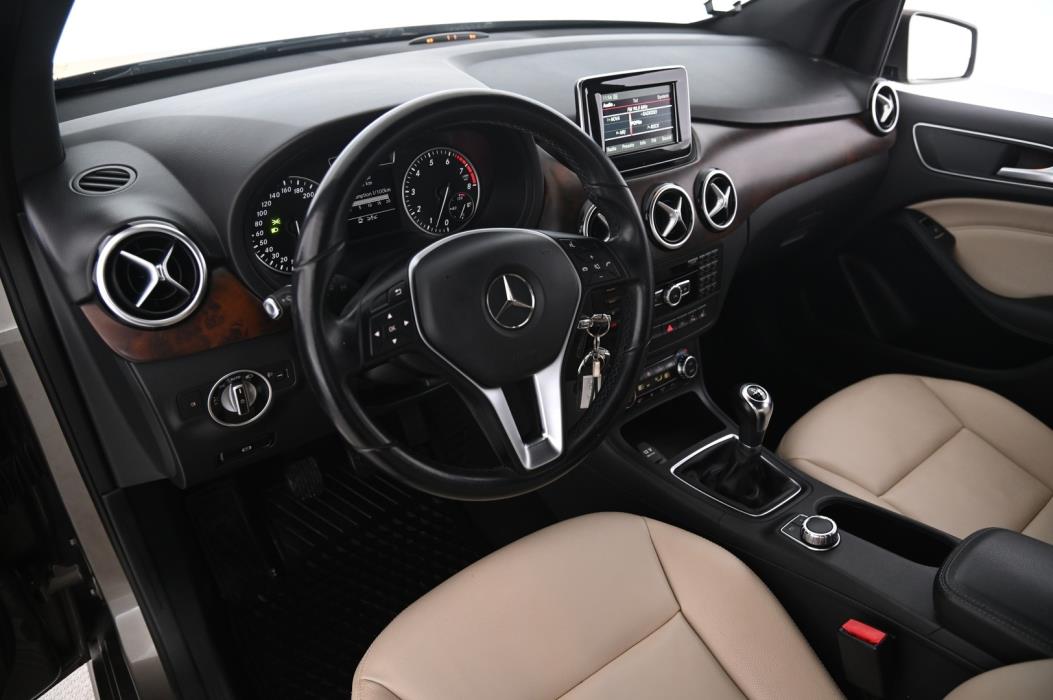 MERCEDES-BENZ B 2013