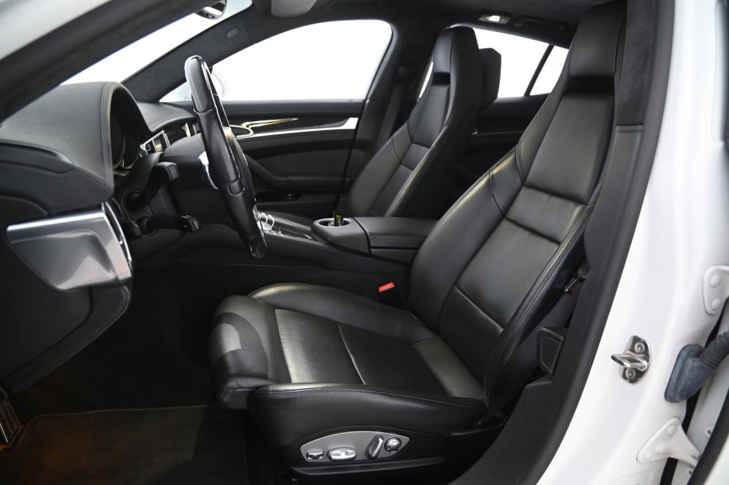 PORSCHE Panamera 2010