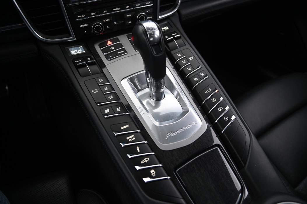 PORSCHE Panamera 2010