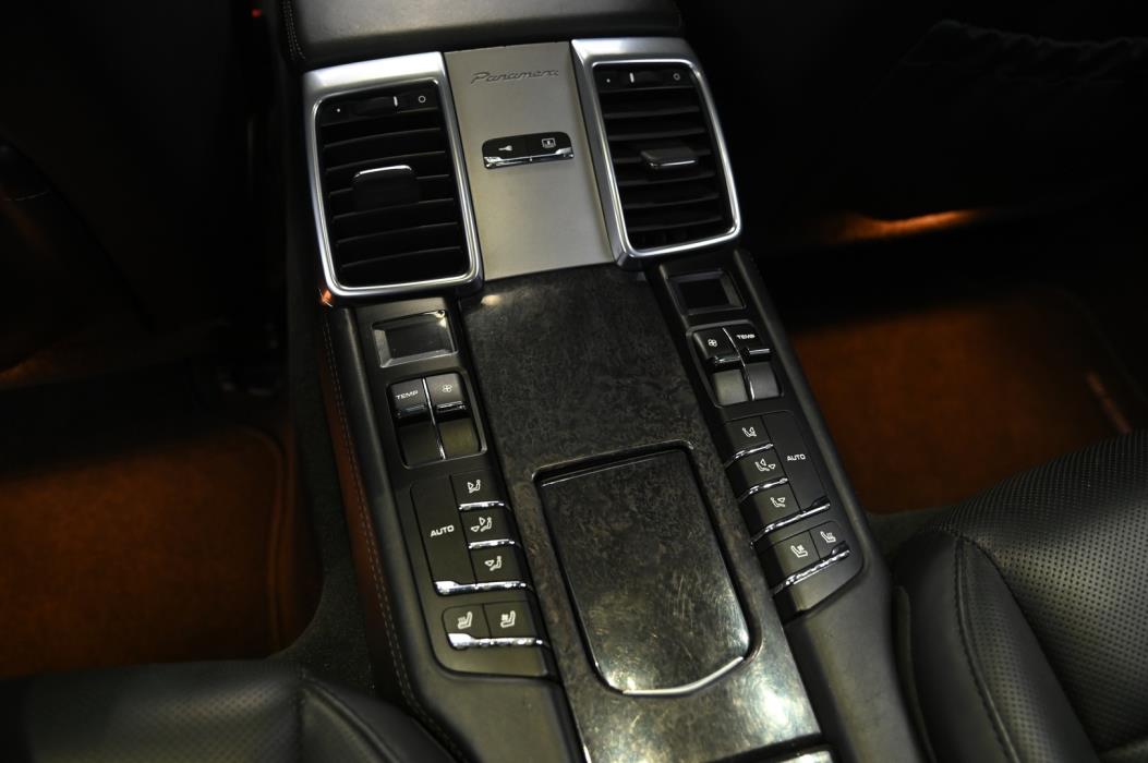 PORSCHE Panamera 2010