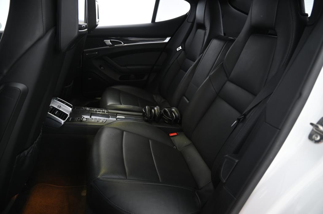 PORSCHE Panamera 2010
