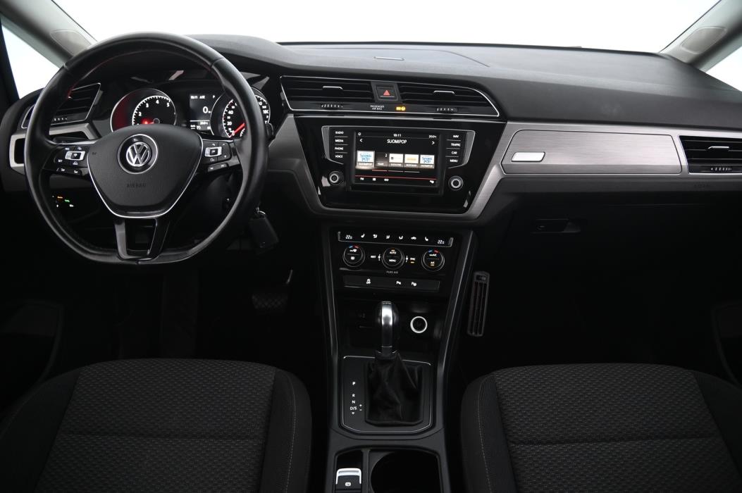 VOLKSWAGEN Touran 2016