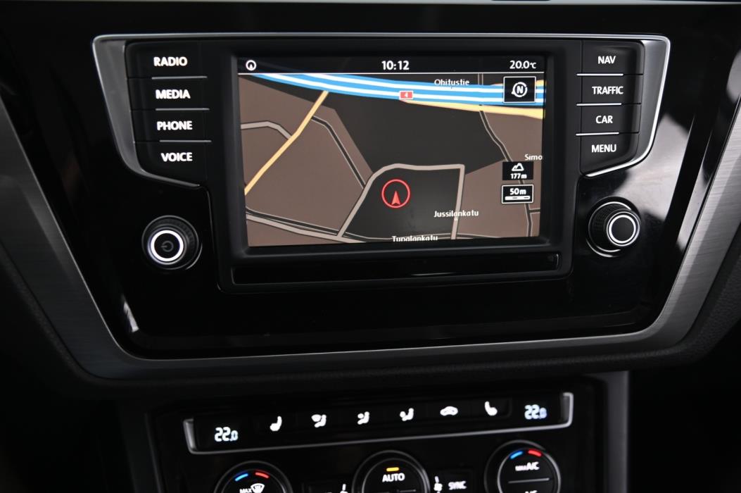 VOLKSWAGEN Touran 2016