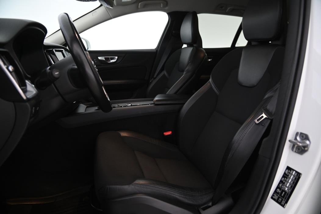 VOLVO V60 2020