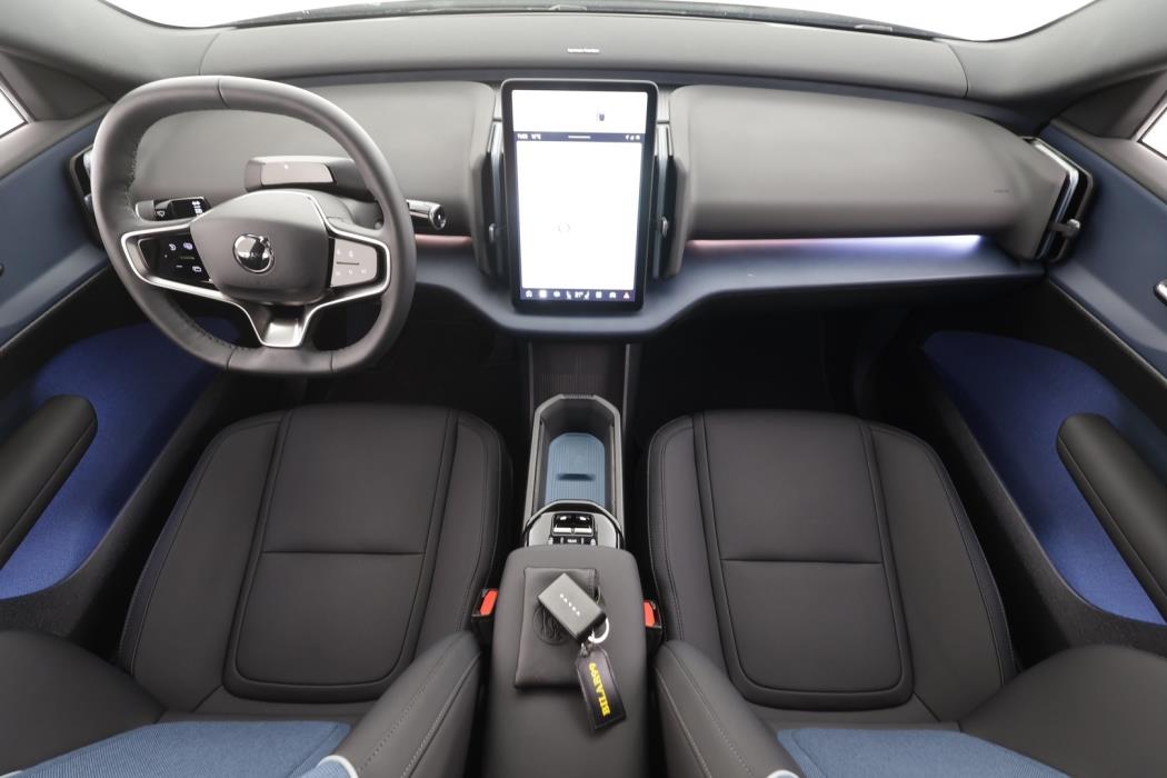 VOLVO EX30 2024
