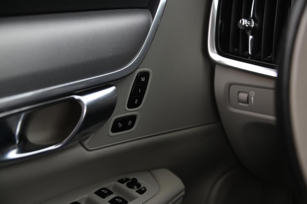 VOLVO S90 2017
