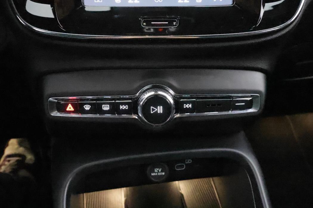 VOLVO XC40 2022