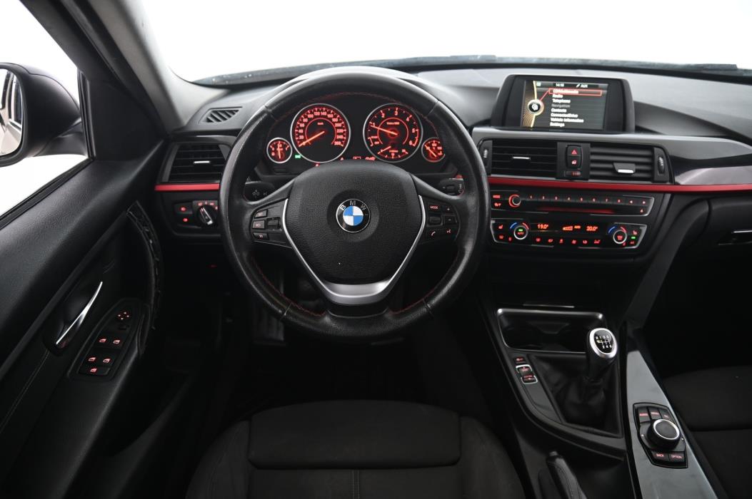 BMW 318 2014