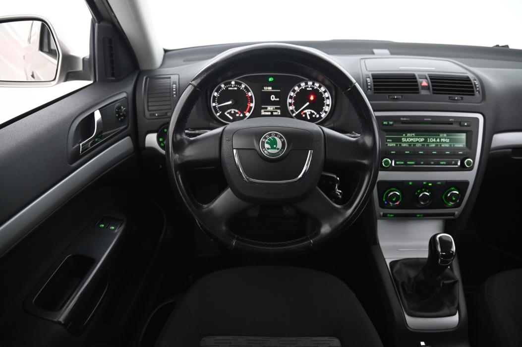 SKODA Octavia 2012