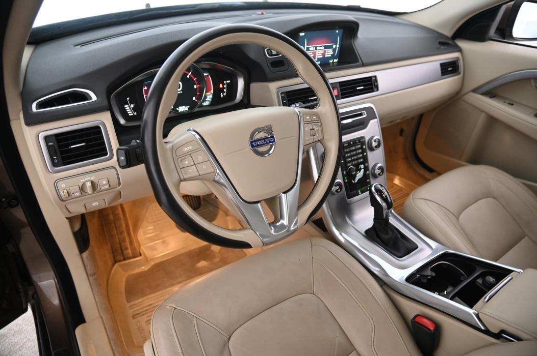VOLVO V70 2016