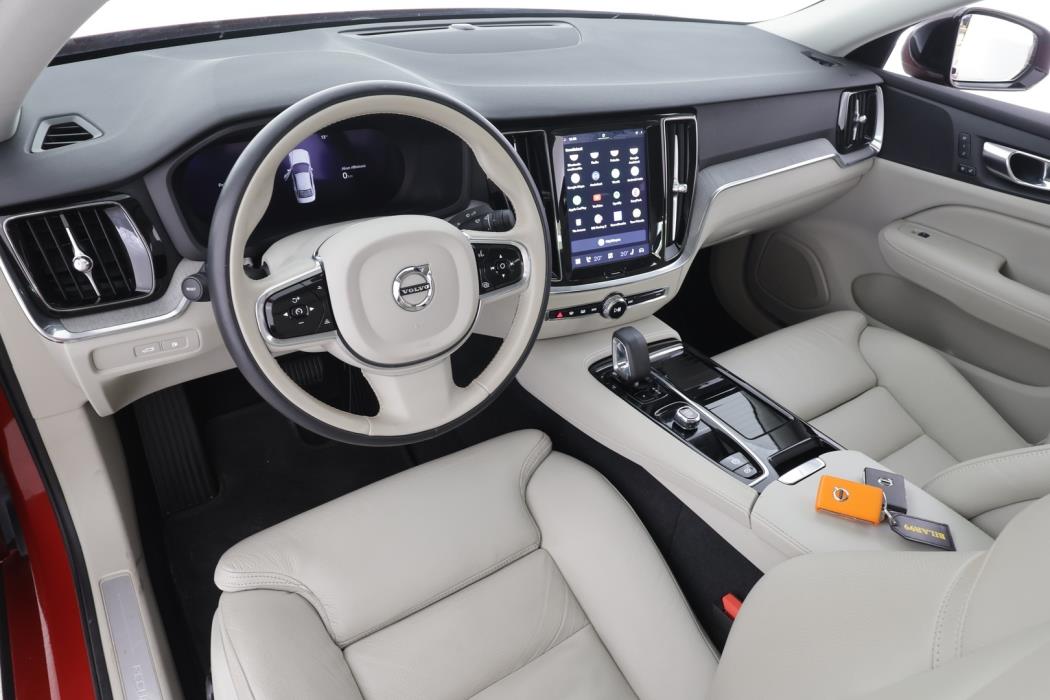 VOLVO S60 2023